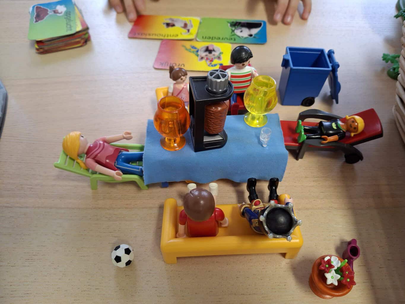speltherapie-werkvormen-materialen-spelkamer Verschillende speltherapie werkvormen en spelmaterialen in de spelkamer voor ervaringsgericht leren en verliesverwerking.