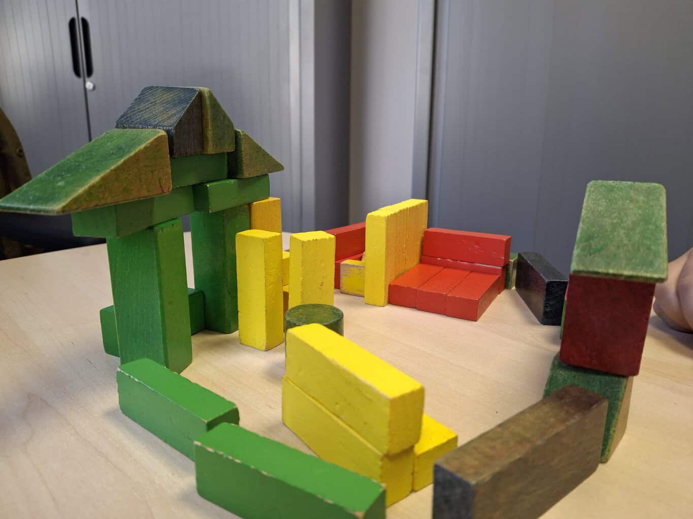 speltherapie-werkvormen-symbolisch-spel Inzet van symbolisch spel en creatieve werkvormen als methodisch instrument tijdens stagebegeleiding speltherapie.